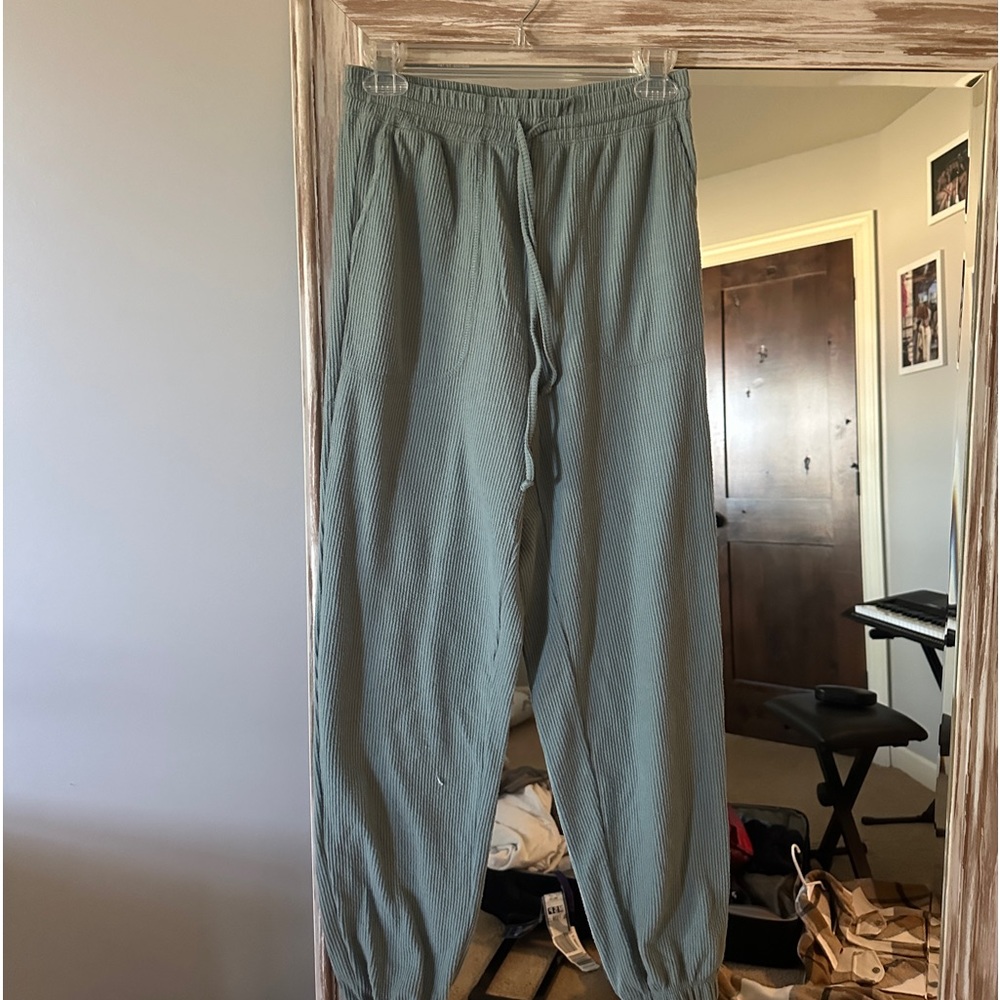 la hearts green sweats